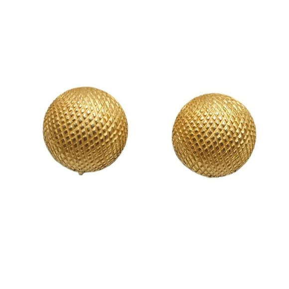 Trifari Textured Dome Earrings Clip on Closure Gold Tone Vintage - Picture 1 of 6